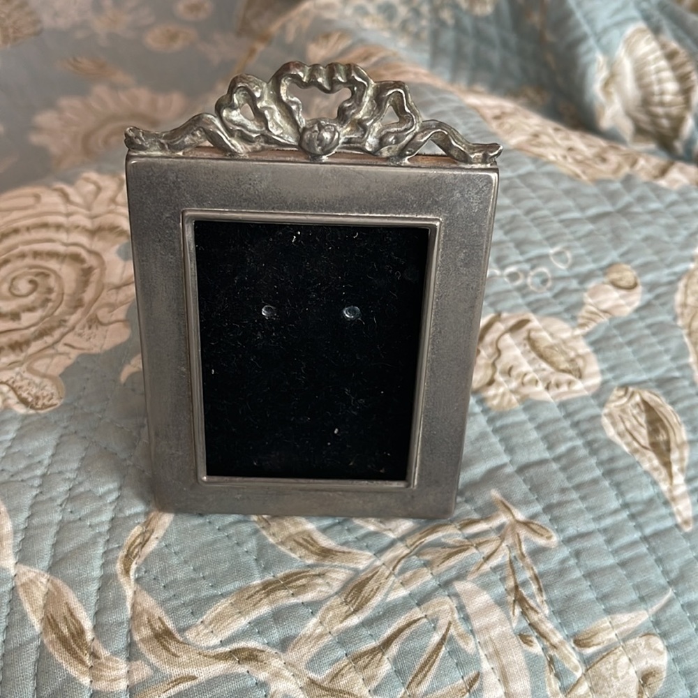 Ornate silver toned vintage frame no glass